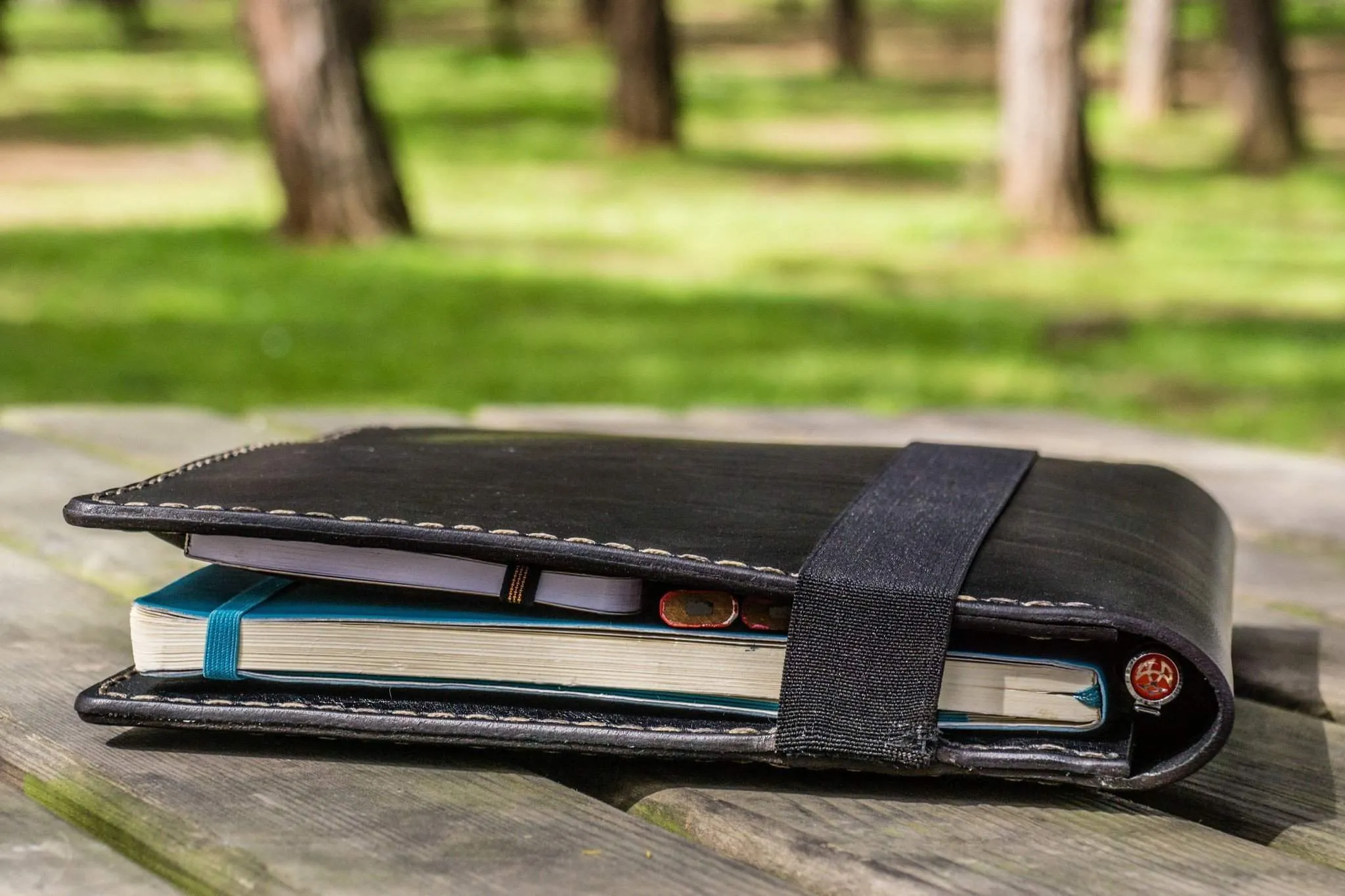 iPad Air/Pro & Extra Large Moleskine Cover - Black